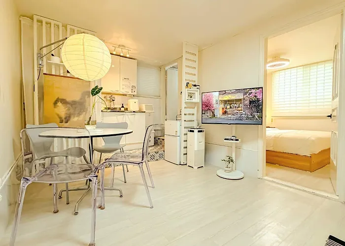 Hongdae 10 Min Family 2br Direct Airport Bus From Icn Airport * Seoul