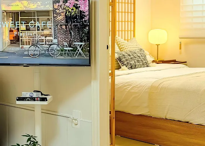 Hongdae 10 Min Family 2br Direct Airport Bus From Icn Airport * Seoul